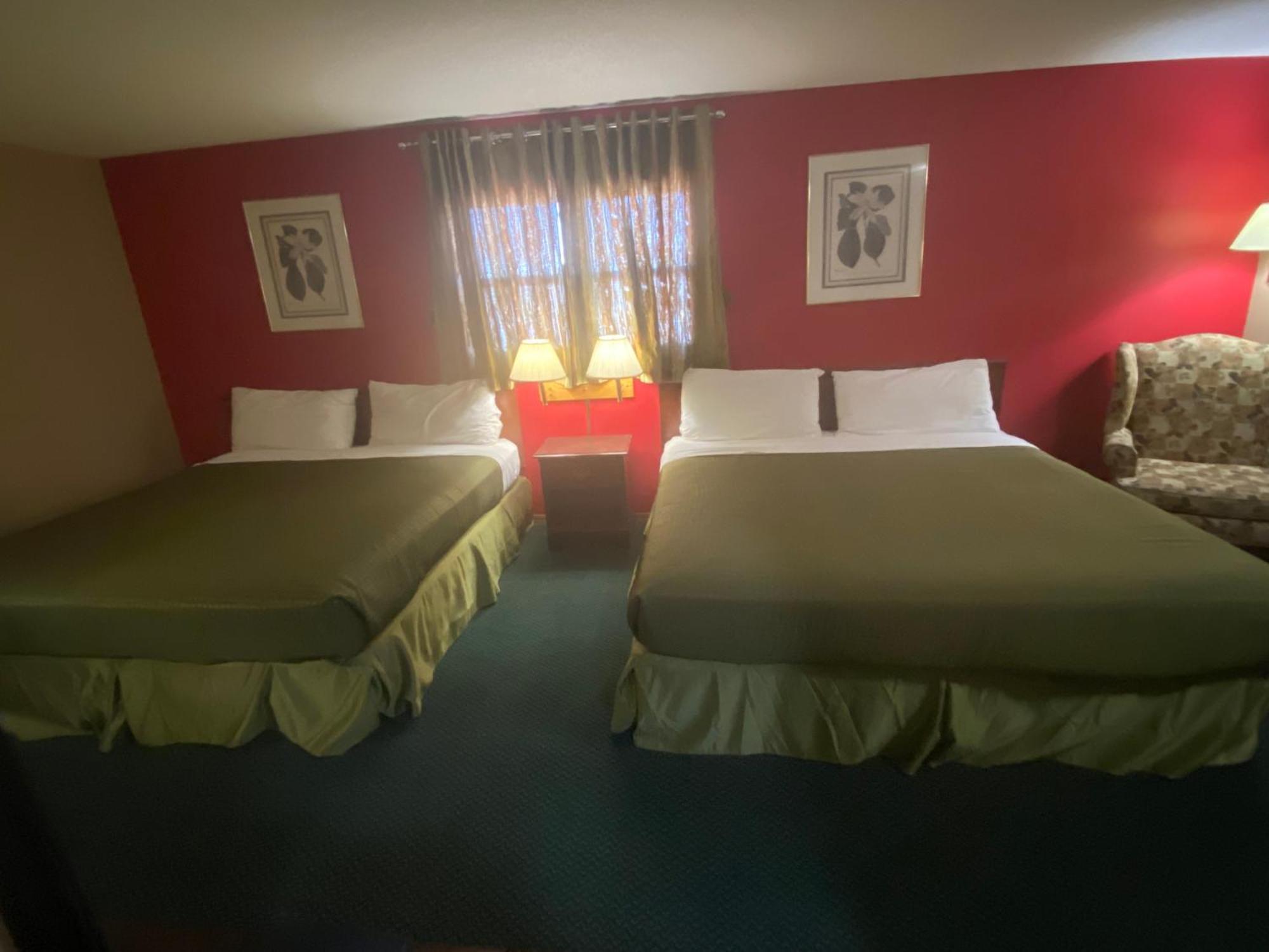 Colonial Inn Dyersville Экстерьер фото